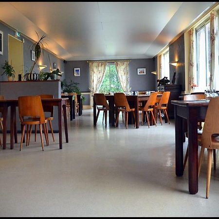 Au Bec Sale Hotel La Menitré Buitenkant foto