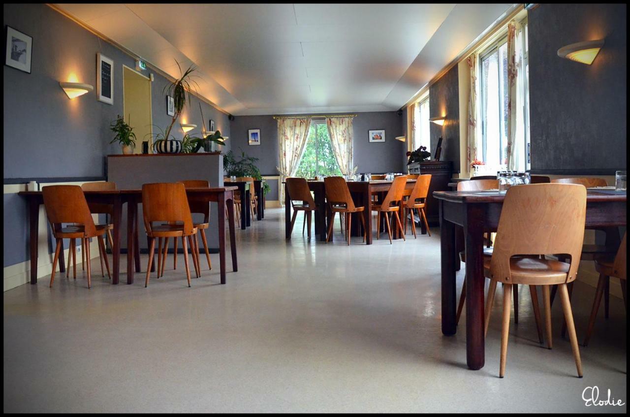 Au Bec Sale Hotel La Menitré Buitenkant foto